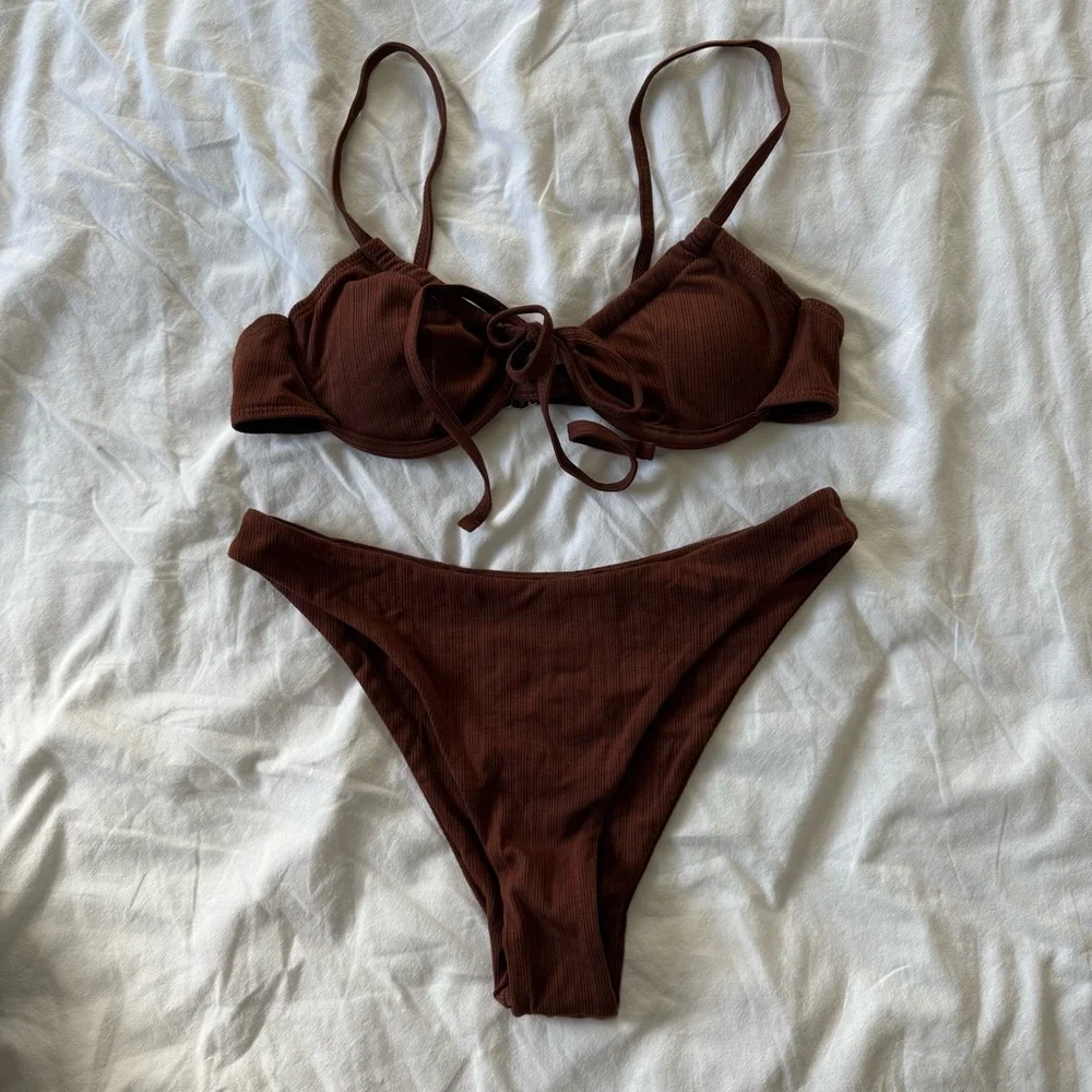 Bikini - Picture 2 of 3